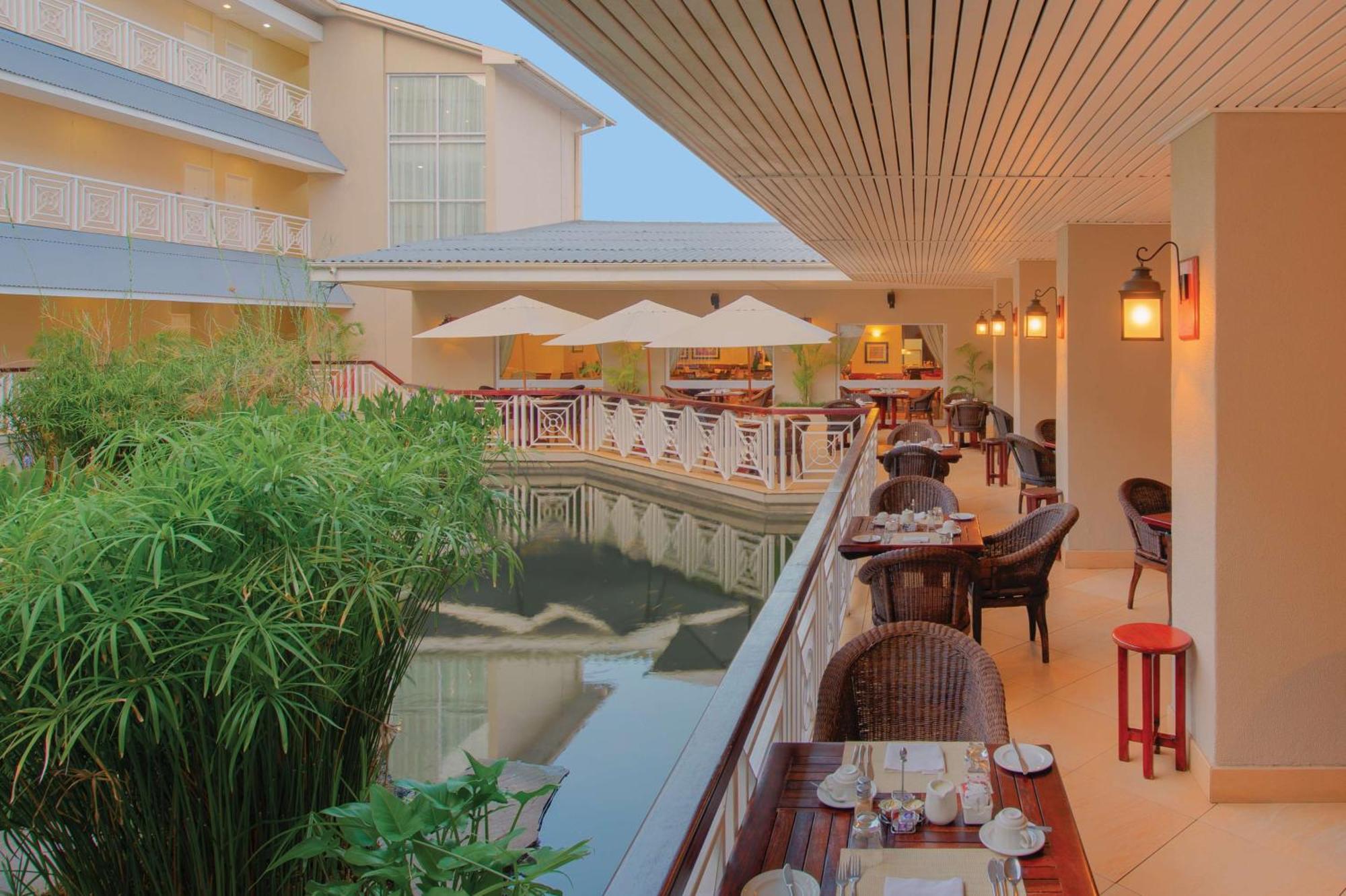 Southern Sun Ridgeway Лусака Екстериор снимка
